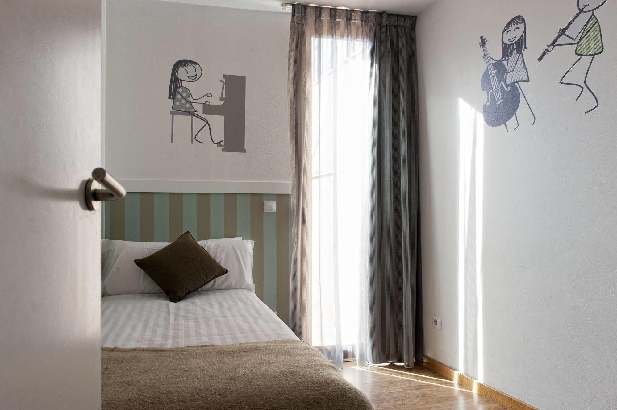 Mh Apartments Liceo Барселона Экстерьер фото