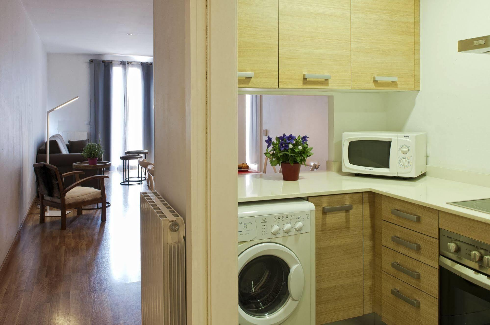 Mh Apartments Liceo Барселона Экстерьер фото