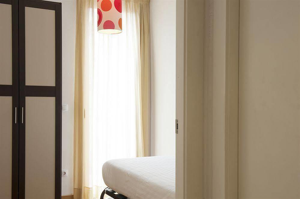 Mh Apartments Liceo Барселона Экстерьер фото